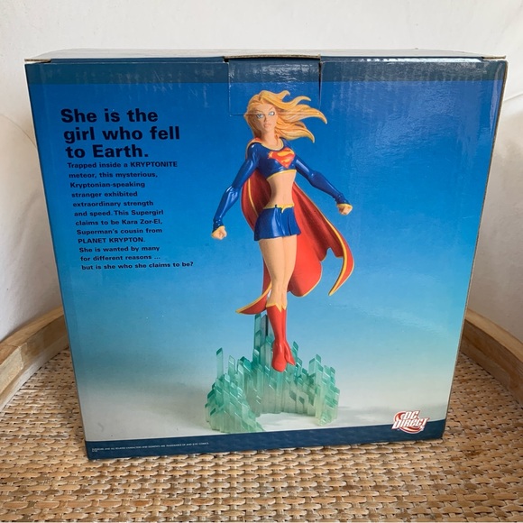 DC Direct Supergirl Mini Statue by Michael Turner - Picture 10 of 14